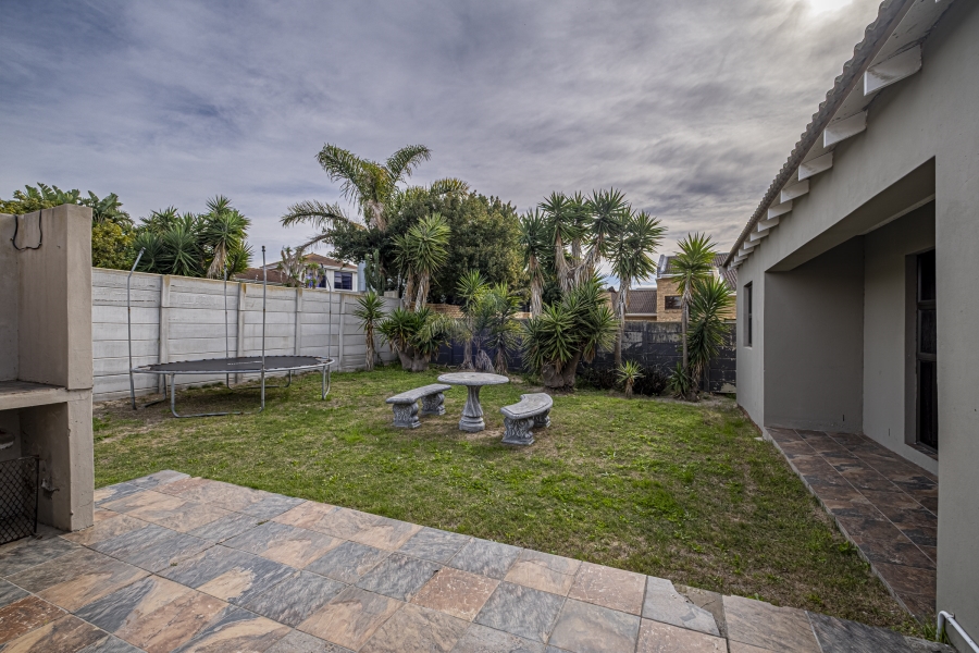 6 Bedroom Property for Sale in Summerstrand Eastern Cape